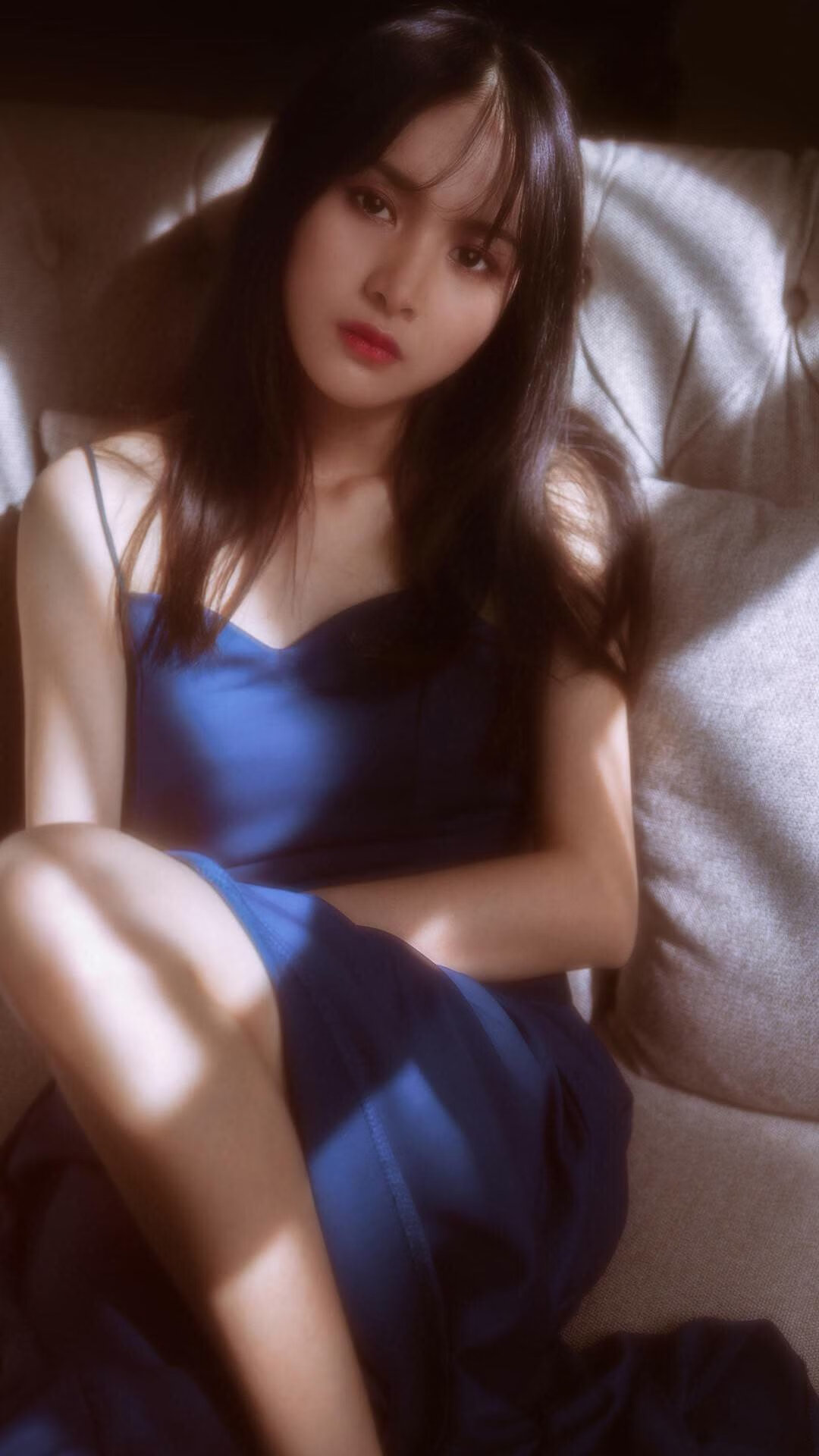 “山谷穿梭:天然险境中的极速较量”,山谷探险