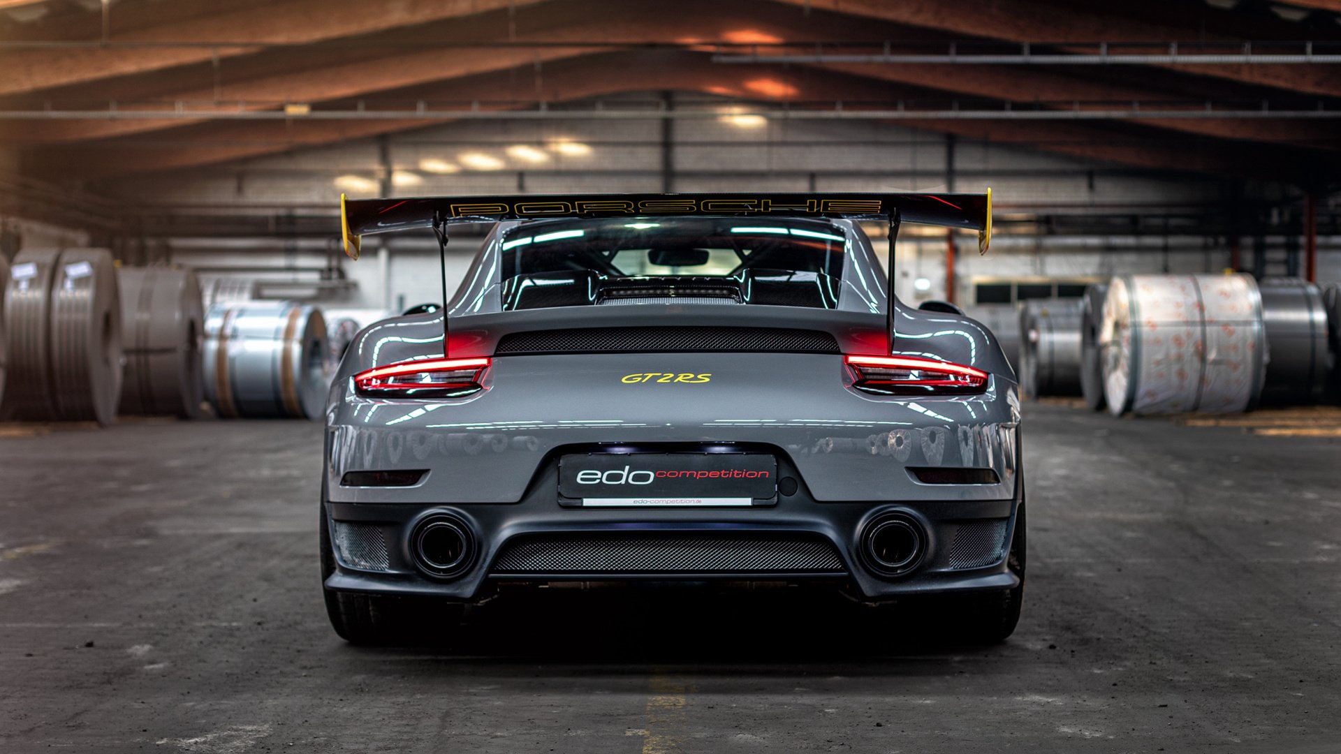 “豪车飙速：性能与美学的巅峰演绎”，豪车飙车电影