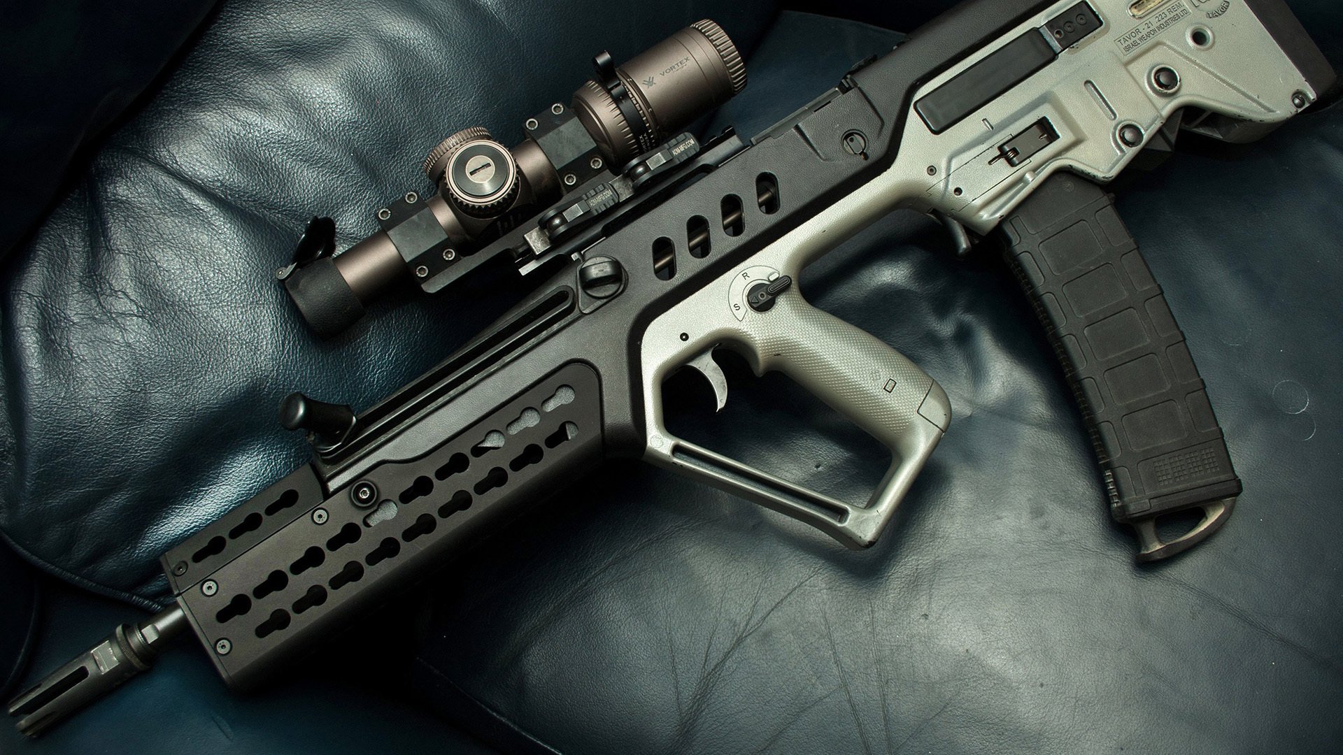 活塞队球员间互动频繁 球队团结力量增强，活塞队友