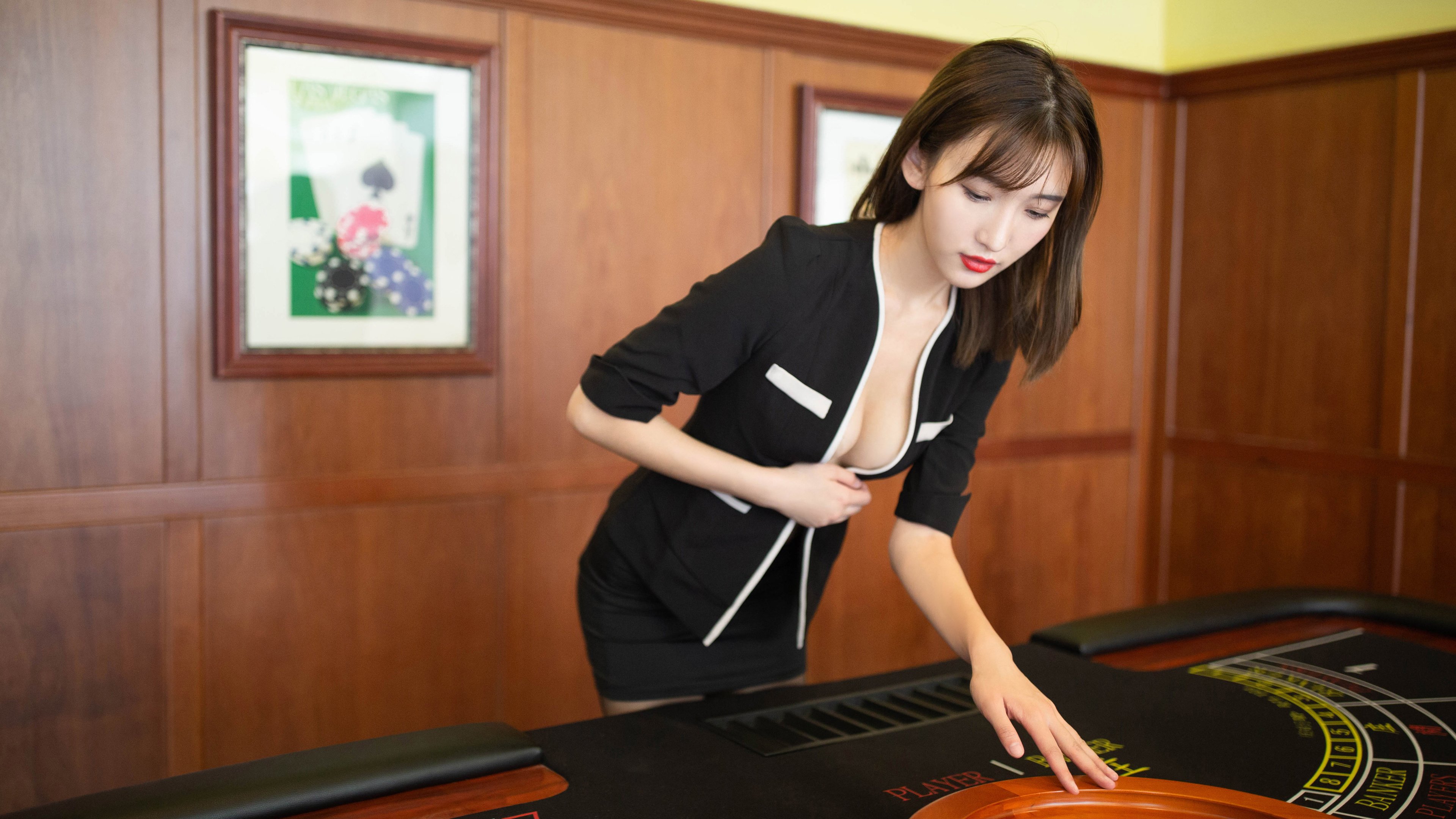 活塞马刺激烈交锋,抢分大战打破平淡,活塞 马刺